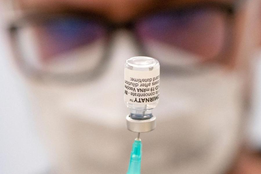 Pfizer и BioNTech подали запрос на использование вакцины для подростков