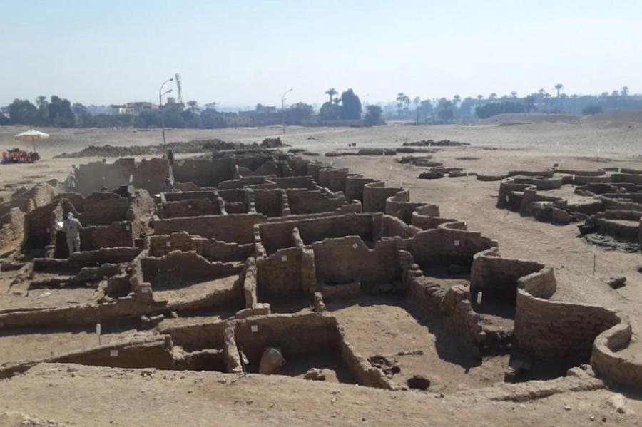 Археологи нашли в Египте гигантский затерянный город