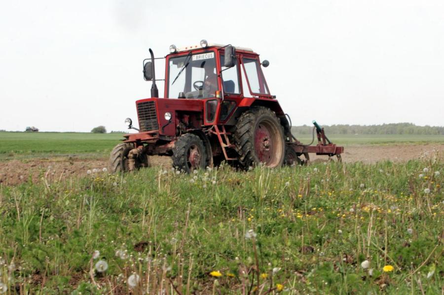 Миллионы упали в навоз: фермерам Латвии предъявляют все больше требований