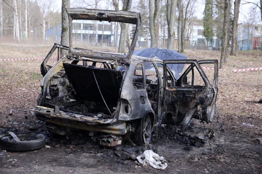 Кучно пошли: В Пурвциемсе минувшей ночью сожжен еще один BMW X5