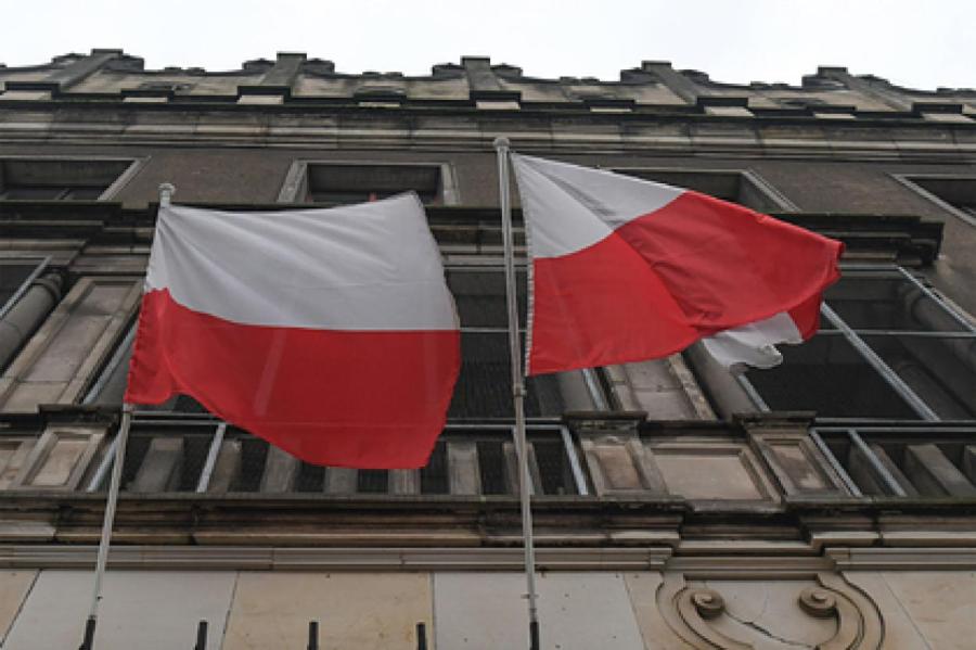Польша выслала трех российских дипломатов