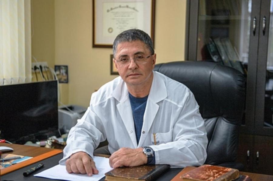 Доктор Мясников: нельзя консультироваться с врачами перед вакциной от COVID-19