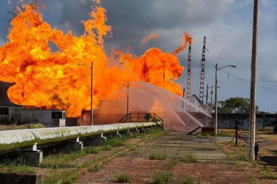 В Мексике произошла авария на нефтехимическом комплексе