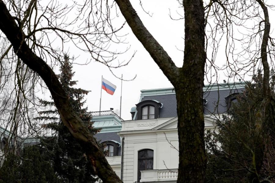 Чехия может выслать еще 60 сотрудников посольства России