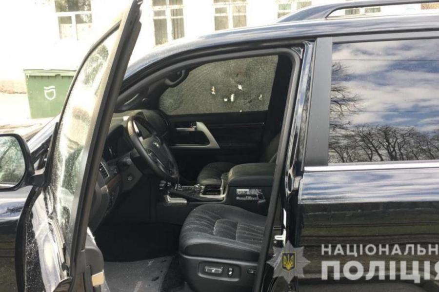 Почти как в Риге: в центре города Днепр киллер расстрелял водителя джипа (ВИДЕО)