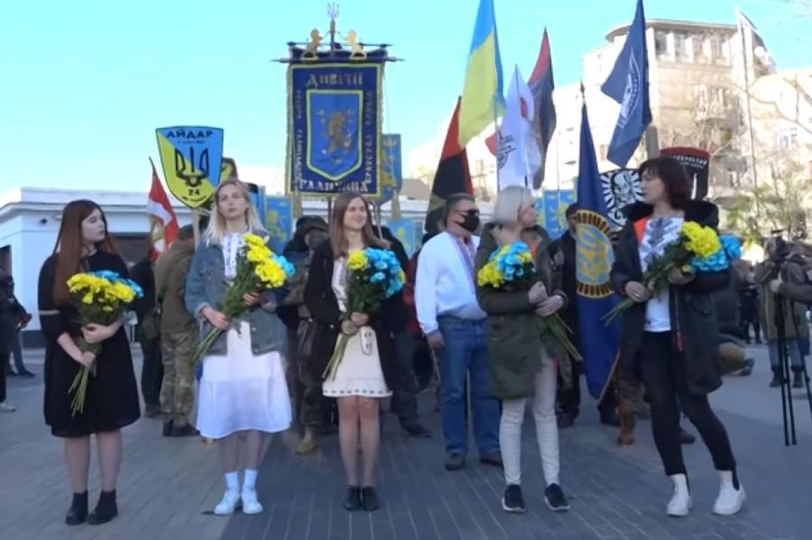 В Киеве прошел марш в честь создания дивизии CC "Галичина" (+ВИДЕО)