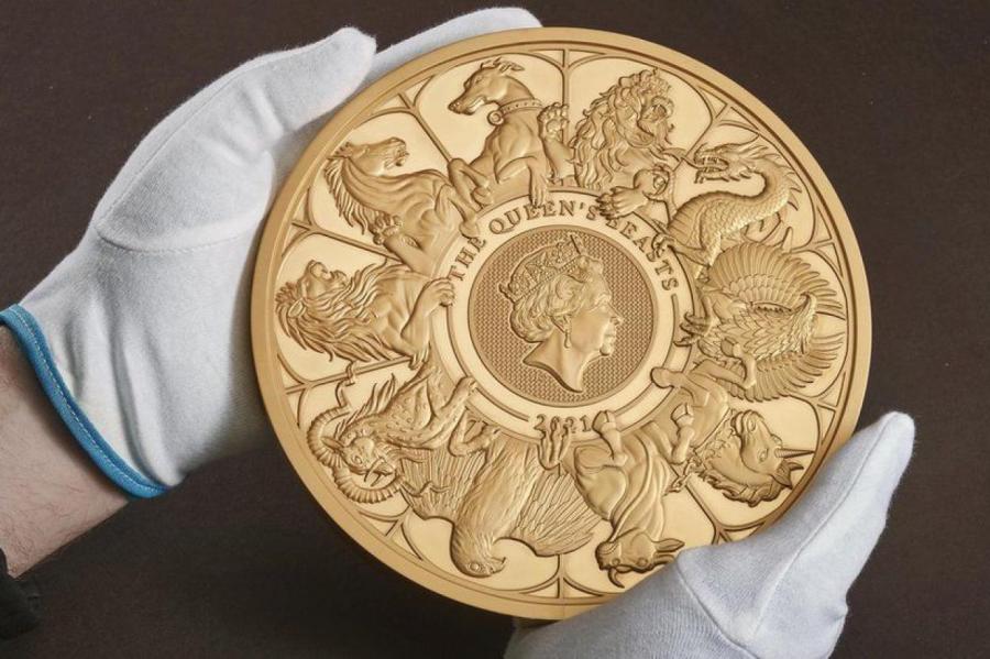 Английский монетный двор отлил гигантскую монету из золота