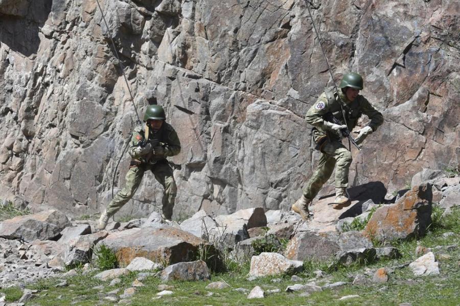 В зоне конфликта Киргизии и Таджикистана начали отвод войск