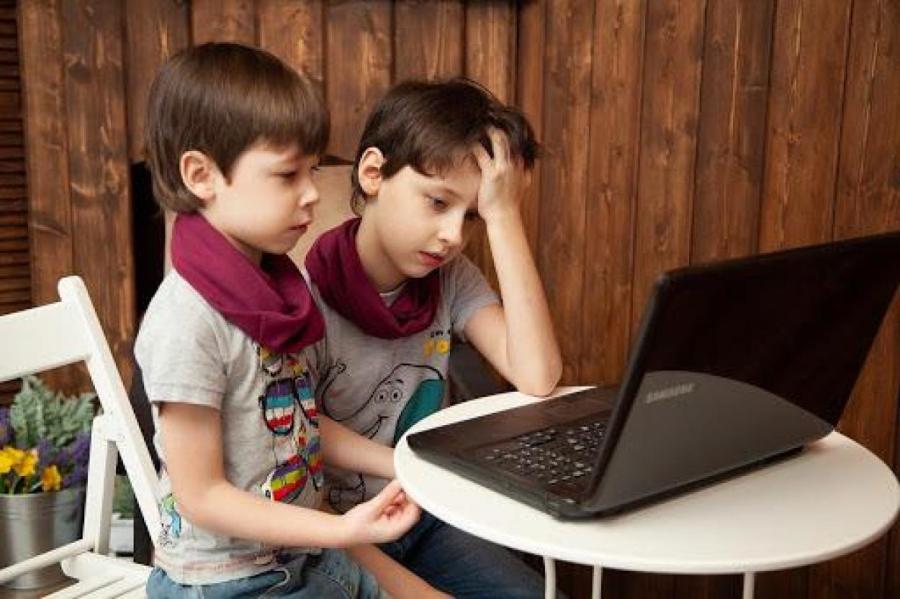Начат сбор подписей за включение покупки компьютера детям в оправданные расходы