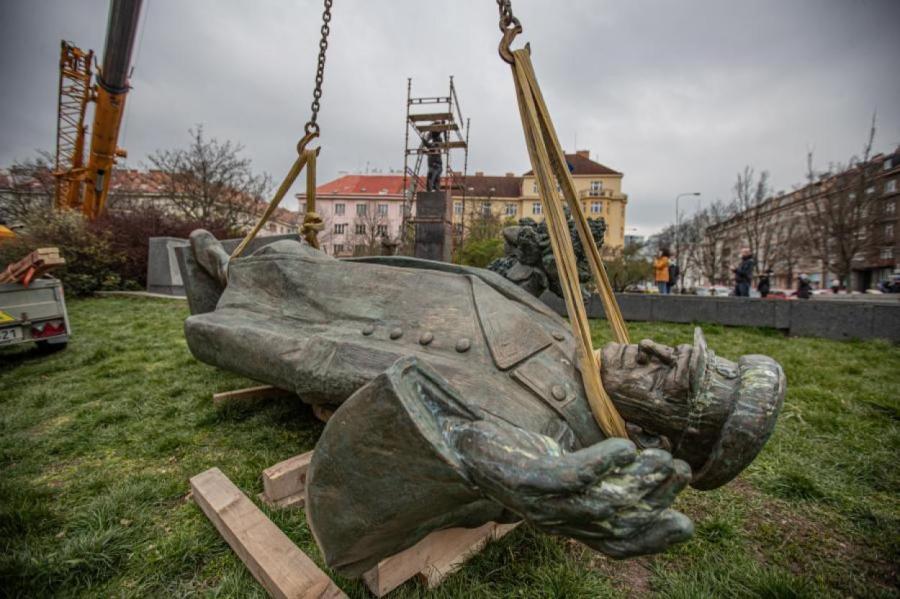 В Праге на месте памятника Коневу открыли выставку о 1945 и 1968 годах