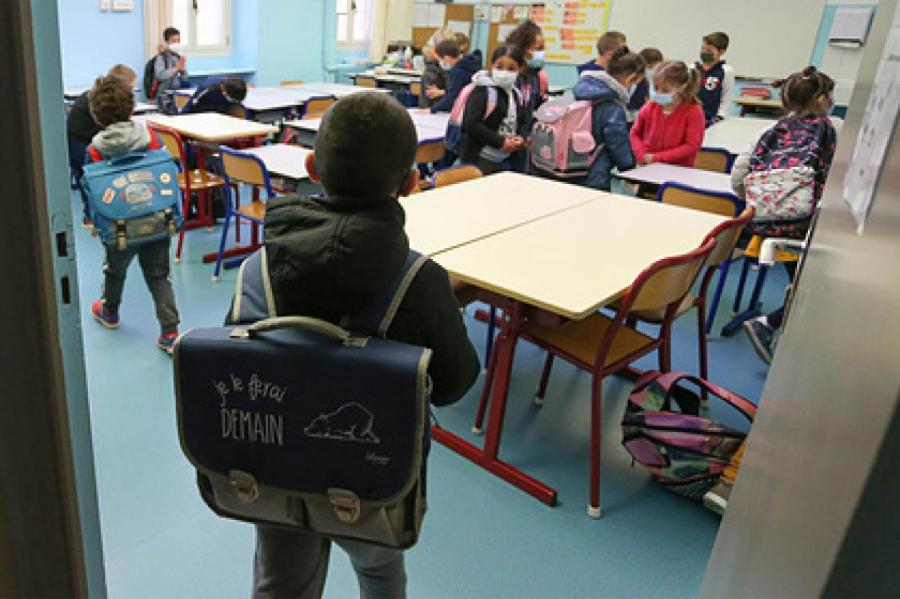 Франция запретила школам использовать гендерно-нейтральные слова