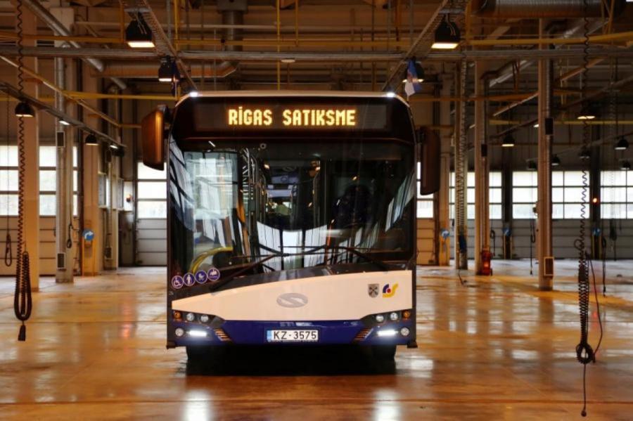 На отдельных автобусных маршрутах в Риге увеличится количество рейсов