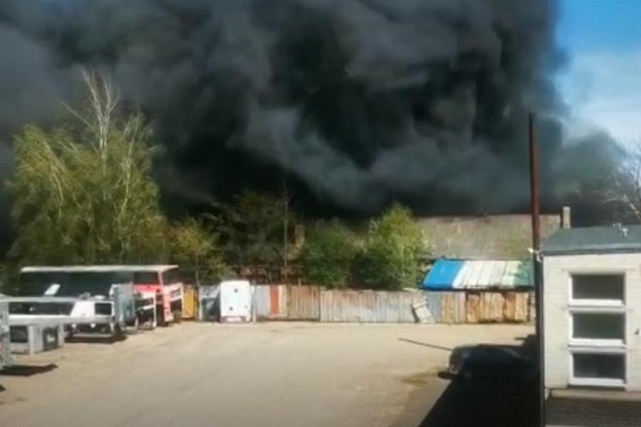 Новая информация о пожаре в Гробине: во время тушения пострадал пожарный