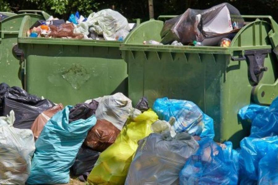 Рижанин: «Муниципалитет должен помочь с вывозом мусора бедным домам»