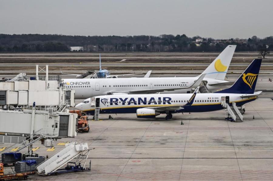 Самолет Ryanair сел в Берлине из-за сообщения о бомбе