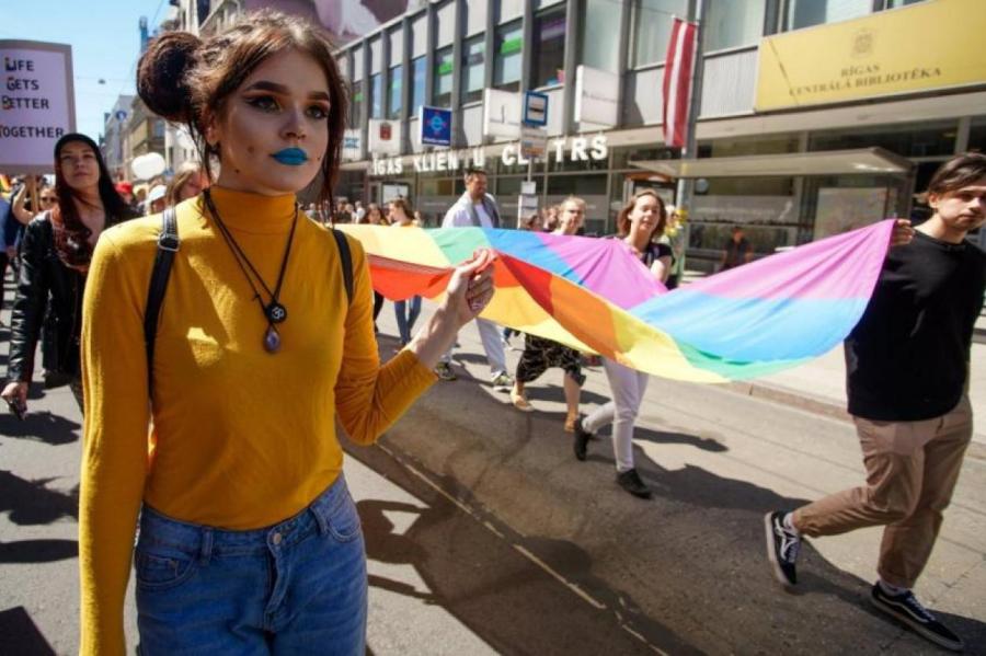 Партия власти: июнь в Латвии — это месяц ЛГБТ и «прайда»