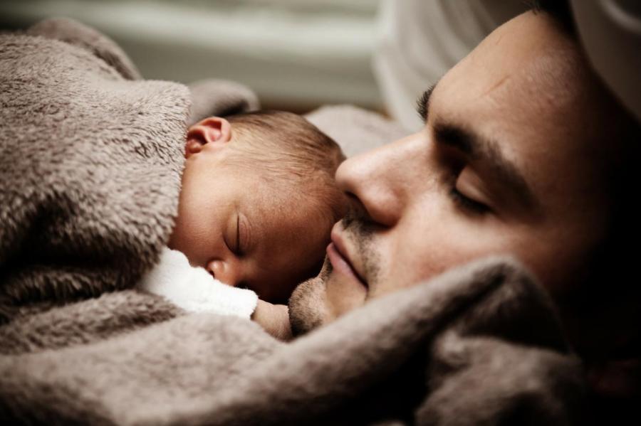 Как уложить ребенка спать: 6 советов для современных отцов