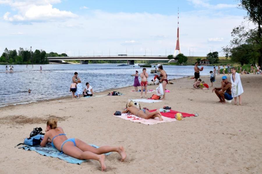 Температура воды на пляжах Латвии достигла комфортных значений