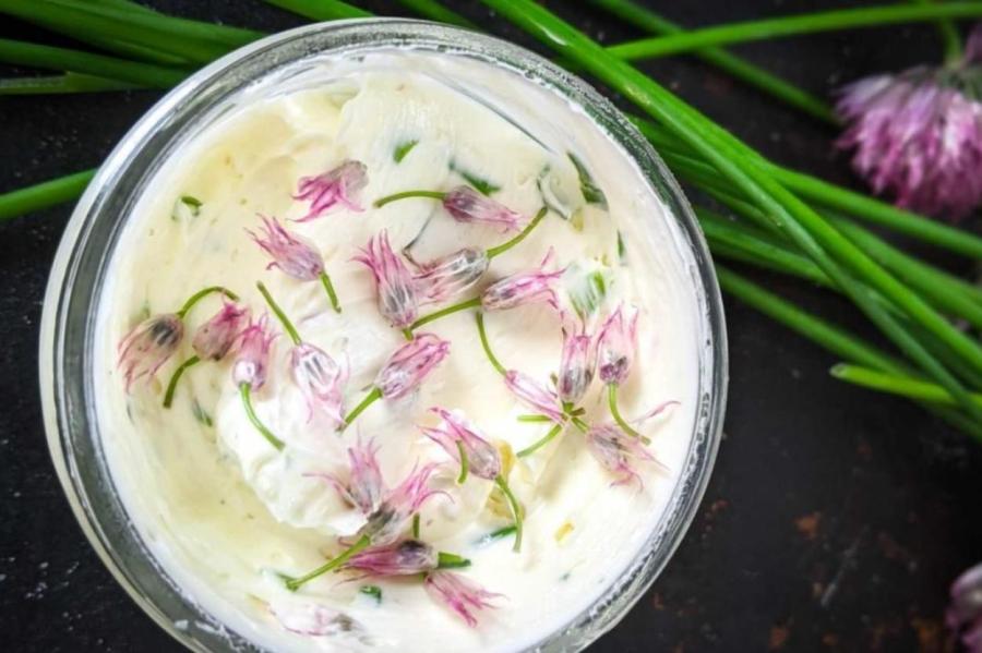 Масло с цветками шнитт-лука