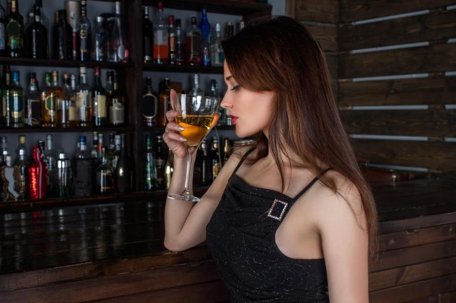 ВОЗ хочет запретить женщинам употреблять алкоголь