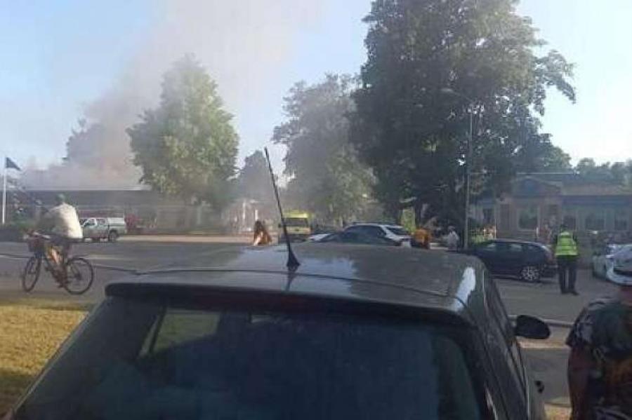 В Рое загорелось здание бывшего автовокзала, спасен человек