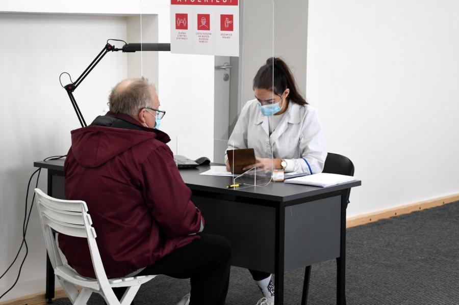 В Риге продолжится вакцинация пожилых людей без предварительной записи