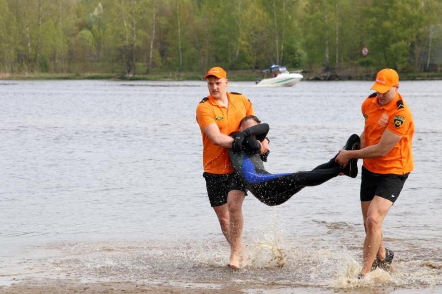 Жертвы жары: за выходные в Латвии утонули три человека