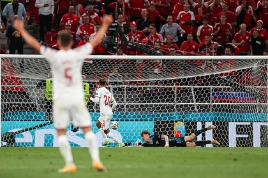 Россия пропустила два гола в матче против Дании
