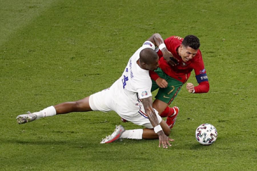 Дубль Роналду принес Португалии ничью с Францией в матче Евро