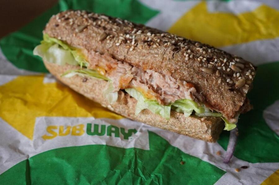 Независимая экспертиза не нашла тунец в сэндвиче Subway с тунцом