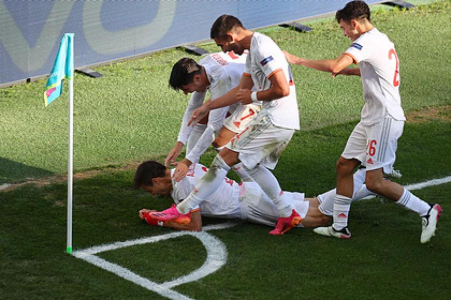 Испания обыграла Хорватию в матче с восемью голами и вышла в 1/4 финала Евро