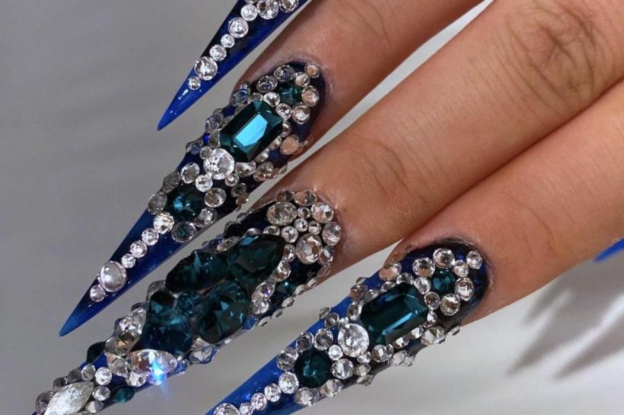 Думаете, накладные ногти в прошлом? Блогер продает их за тысячи долларов