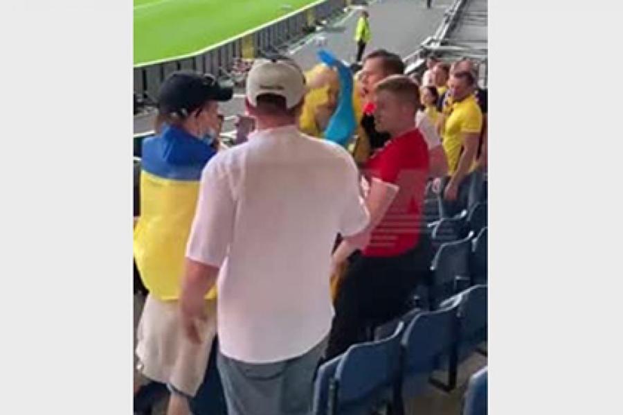 Украинские фанаты напали на болельщика в майке сборной России (ВИДЕО)