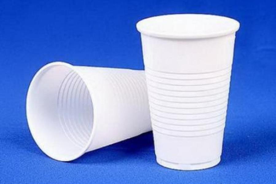 О запрете пластиковой посуды с 3 июля осведомлен лишь каждый пятый латвиец