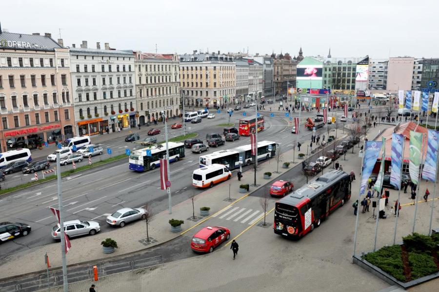 Привокзальную площадь Риги перестроят: автомобили уступят дорогу трамваям