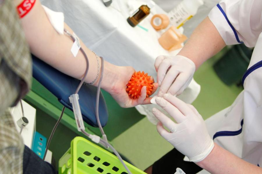 Берут ли донорские центры кровь у вакцинированных латвийцев