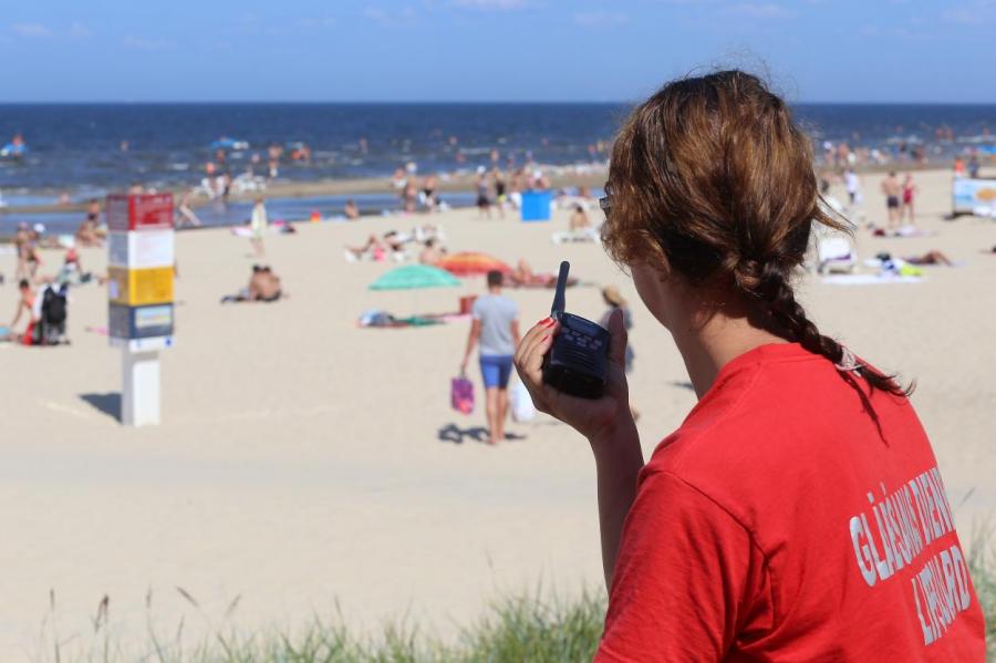 Есть работа: Рига не может найти пляжных спасателей за 744,50 евро в месяц