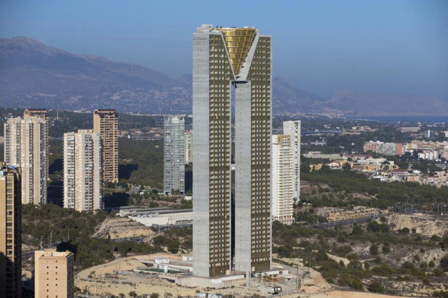 В Испании построили самое высокое в Европе жилое здание