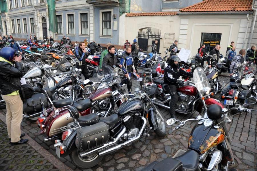 Рижская дума совместно с МВД разрабатывает план борьбы с шумными мотоциклистами