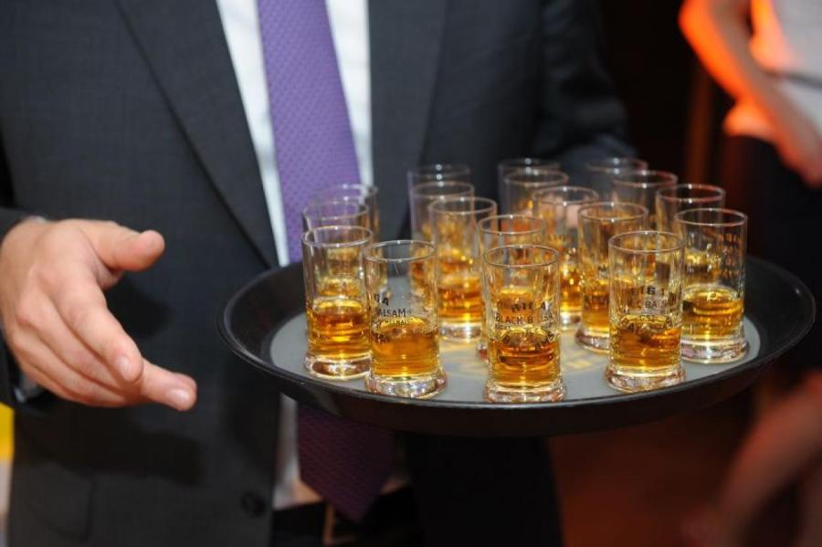 «Слишком много пьёте!» Минздрав ударит по потреблению алкоголя в Латвии