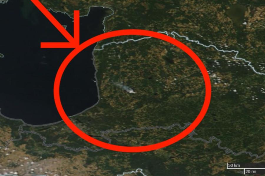 ЧП: крупный пожар в Латвии заметен даже из космоса
