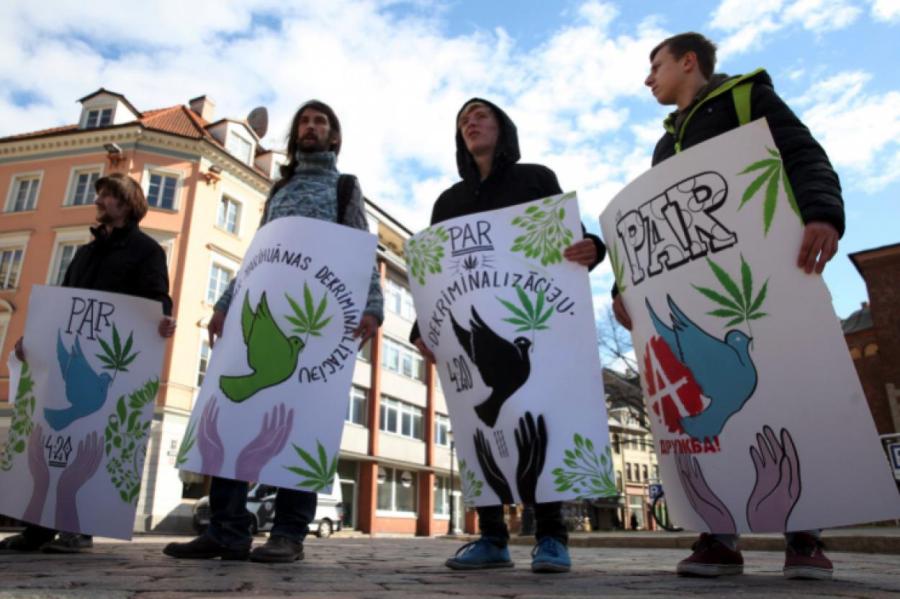 Латвия легализация марихуаны симптомы людей которые курят коноплю