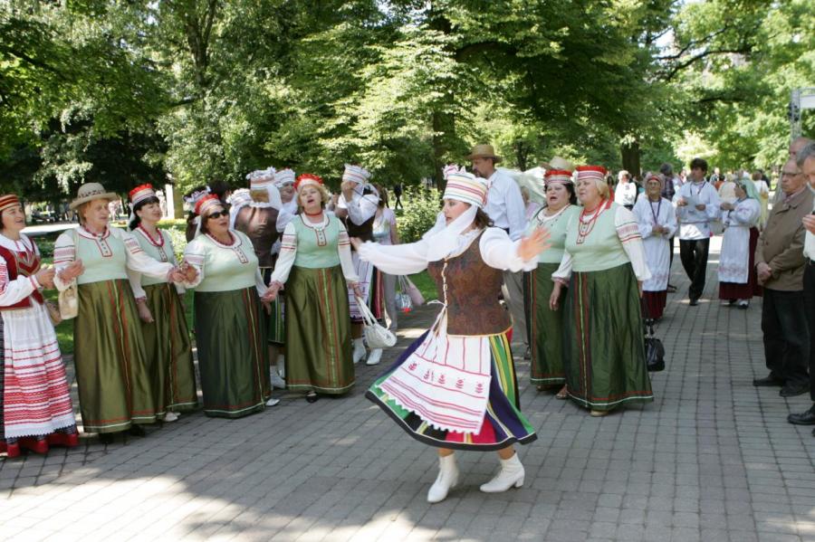 Дружба народов: под присмотром Минкульта на сцене споют нацменьшинства Латвии
