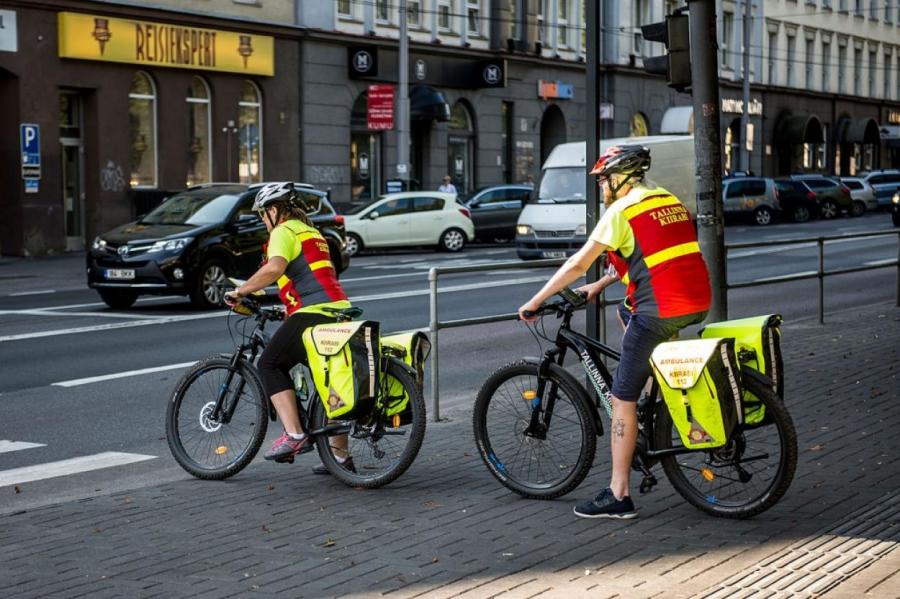 В Таллине скорая помощь пересаживается на велосипеды