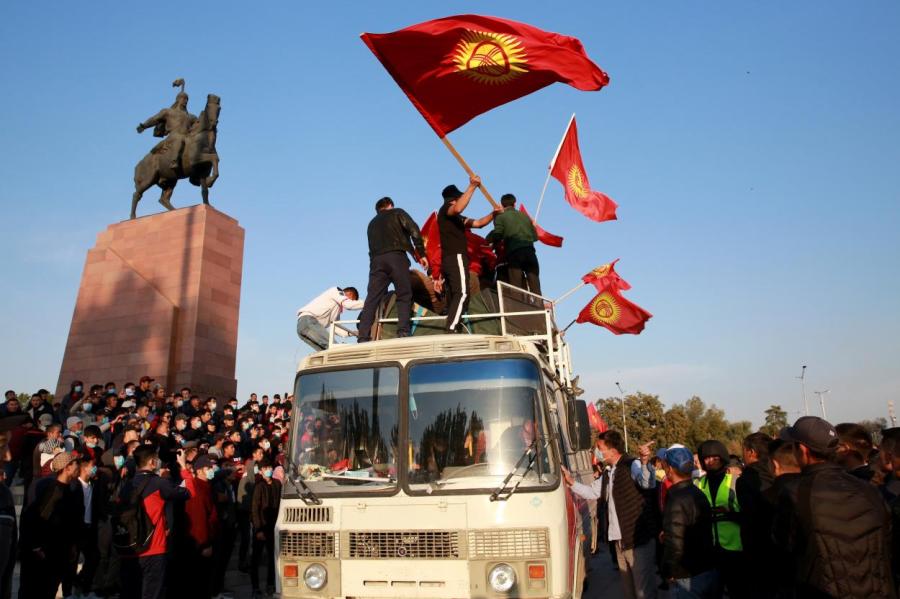 Бывший президент Кыргызстана Акаев вернулся в страну. Выдала Россия?