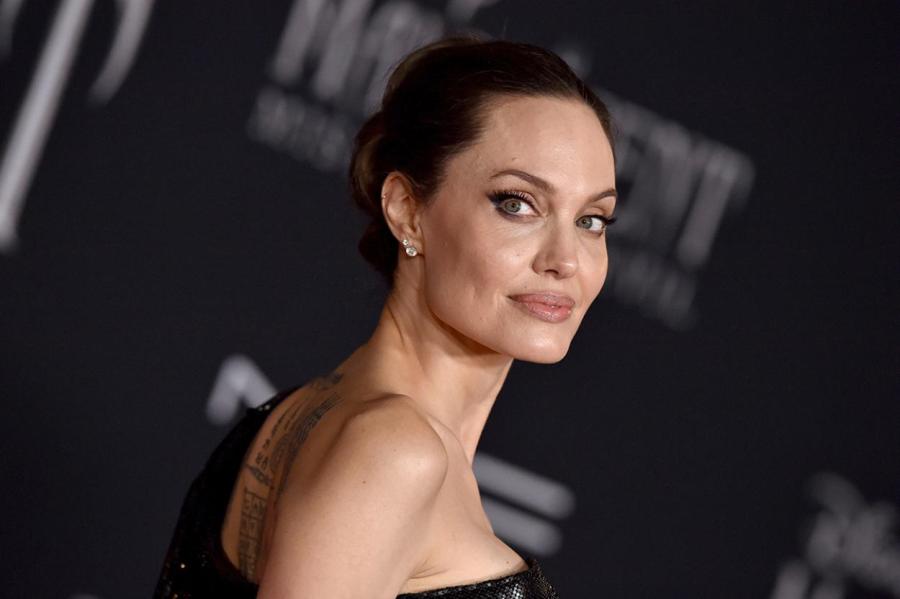 Анджелина Джоли устроила фотосессию на крыше в Венеции