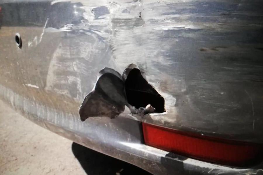 Водитель повредил несколько машин в Дзирциемсе. Полицию ждали больше часа