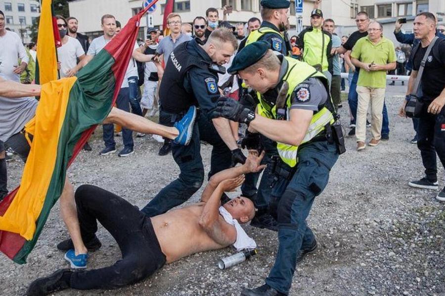Беспорядки в Литве: 26 задержанных, 10 пострадавших полицейских (ВИДЕО)