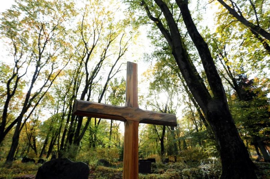 В Цесисском крае осквернено православное кладбище