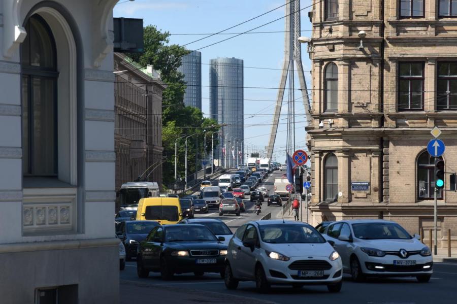 Жители стран Балтии ездят на более старых машинах, чем россияне